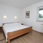 Malerisches Apartment Nur 400 Meter Zum Strand Mit Meerblick - Nur 10 Minuten Zum Zentrum Von Rovinj