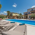 Mediterranes Apartment Mit 60M2 Pool, Bbq-Bereich, Liegen, Waschmaschine