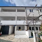 Komfortables Apartment In Rovinj Und Nur 500 Meter Zum Strand Mit Privater Terrasse
