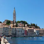 Bezauberndes Apartment In Rovinj Nur 500 Meter Zum Strand Mit Privatem Balkon