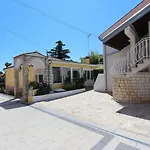 Lauschiges Studio-Apartment Nur 5 Gehminuten Zum Zentrum Von Rovinj - Mit Privatparkplatz