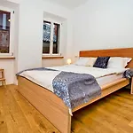 Atemberaubendes Altstadtapartment Mit Privater Terasse, Aussendusche - Nur 500 Meter Zum Strand