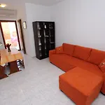Charmantes Apartment Nur 10 Gehminuten Zum Strand Mit Privater Terrasse, Klima, Wifi