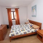 Komfortables Apartment Mit Privatem Balkon, Privatparkplatz, Babybett, Klima