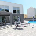 Einzigartige Villa Direkt In Rovinj Mit Privatpool, Grillbereich, Privatparkplatz, Wifi