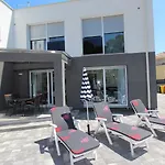 Einzigartige Villa Direkt In Rovinj Mit Privatpool, Grillbereich, Privatparkplatz, Wifi