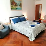 Idyllisches Apartment Direkt In Der Altstadt Von Rovinj, 5 Minuten Zum Strand