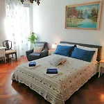 Idyllisches Apartment Direkt In Der Altstadt Von Rovinj, 5 Minuten Zum Strand