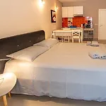 Traumhaftes Studio-Apartment Direkt Am Strand Von Rovinj
