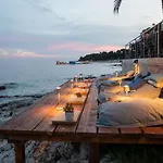 Beeindruckendes Apartment Direkt Am Strand, Gute Taxibootverbindungen Nach Rovinj Altstadt