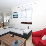Charmantes Apartment Bei Rovinj Mit Privatparkplatz, Klima, Wifi, Babybett