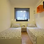 Modernes Apartment Mit Privater Terrasse, Grillbereich, Spielplatz, Liegen, Privatparkplatz