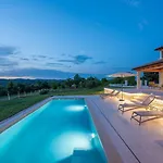 Beeindruckende Villa Mit Panoramablick, Privatpool, Tischtennis, Tischfussball, Spielplatz, Babybett