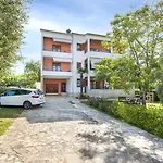 Faszinierendes Apartment Mit Eigener Galerie Und Nur 10 Gehminuten Vom Strand In Rovinj