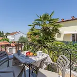 Strandnahes Apartment Mit 60M2 Grossem Pool, Bbq, Liegen, Nur 800 Meter Zum Strand