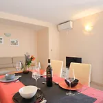Bezauberndes Apartment Mit Grossem Pool, Privatem Balkon, Bbq, Nur 800 Meter Zum Strand