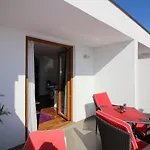 Charmante Dachgeschosswohnung Mit Meerblick Und Blick Auf Die Altstadt Von Porec