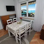 Charmantes Apartment Nur 400 Meter Zum Strand Mit Meerblick, Grillbereich, Klima, Wifi