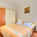 Faszinierendes Ferienhaus Mit Privatpool, Volleyballfeld, Fussballplatz, Trampolin Beim Bekannten Radweg Parenzana