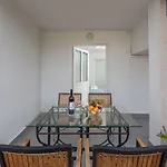 Idyllisches Apartment Nur 600 Meter Zum Strand Mit Privater Terrasse, Wifi, Parkplatz