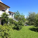 Charmantes Apartment Mit Privatem Balkon, Privatparkplatz, Wifi Und Nur 700 Meter Zum Strand