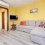 Modernes Apartment Nur 10 Gehminuten Zum Strand Von Rovinj Mit Privatparkplatz