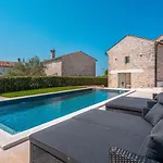 Beeindruckende Steinfinca Mit Privatem Salzwasserpool, Panoramablick Aufs Meer, Grill