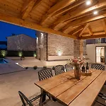 Beeindruckende Steinfinca Mit Privatem Salzwasserpool, Panoramablick Aufs Meer, Grill