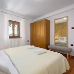 Villa Zamask For 7 People In Central Istria With Jacuzzi & Sauna