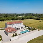Luxury Gabriel Residence For 8 People With 32 M2 Private Salt-Water Pool In Central Istria