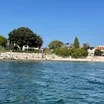 Todor Seaside Apartments