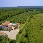 Casa Ginetto For 8 People Near Pula With Infinity 45 M2 And Extra Kids Pool & Large Garden