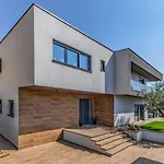 Villa Palatium III In Fazana For 8 People Only 200 Meters From The Sea With Sauna & Indoor-Outside Heated Pool
