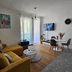 Inna Luxe Apartment With Free Parking