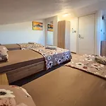 Bijeg U Mir, Dvosobni Apartman