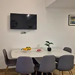 Bijeg U Mir, Dvosobni Apartman