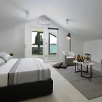 Luxury Apartment With Jacuzzi And Sea View