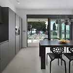 Luxury Apartment With Jacuzzi And Sea View