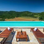 Villa Majestic Eye