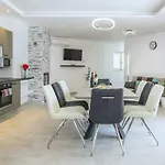Villa Dina Comfortable Holiday Residence