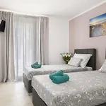 Villa Dina Comfortable Holiday Residence
