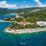 Villa Dina Comfortable Holiday Residence