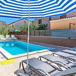 Apartment 3 With Pool