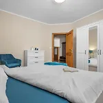 Wunderschoener Neubau Bungalow Mit Privatem Pool Und Jacuzzi