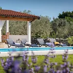 Gorgeous Home In Galizana With Wifi