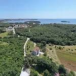 Apartment Irena 2, Free Parking, 10 Min From Sea