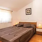 Cozy Home In Labin With Kitchen