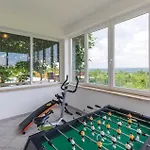 7 Bedroom Nice Home In Labin