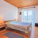 Pet Friendly Apartment In Fazana With Wifi