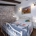 Beautiful Home In Porec With Wifi